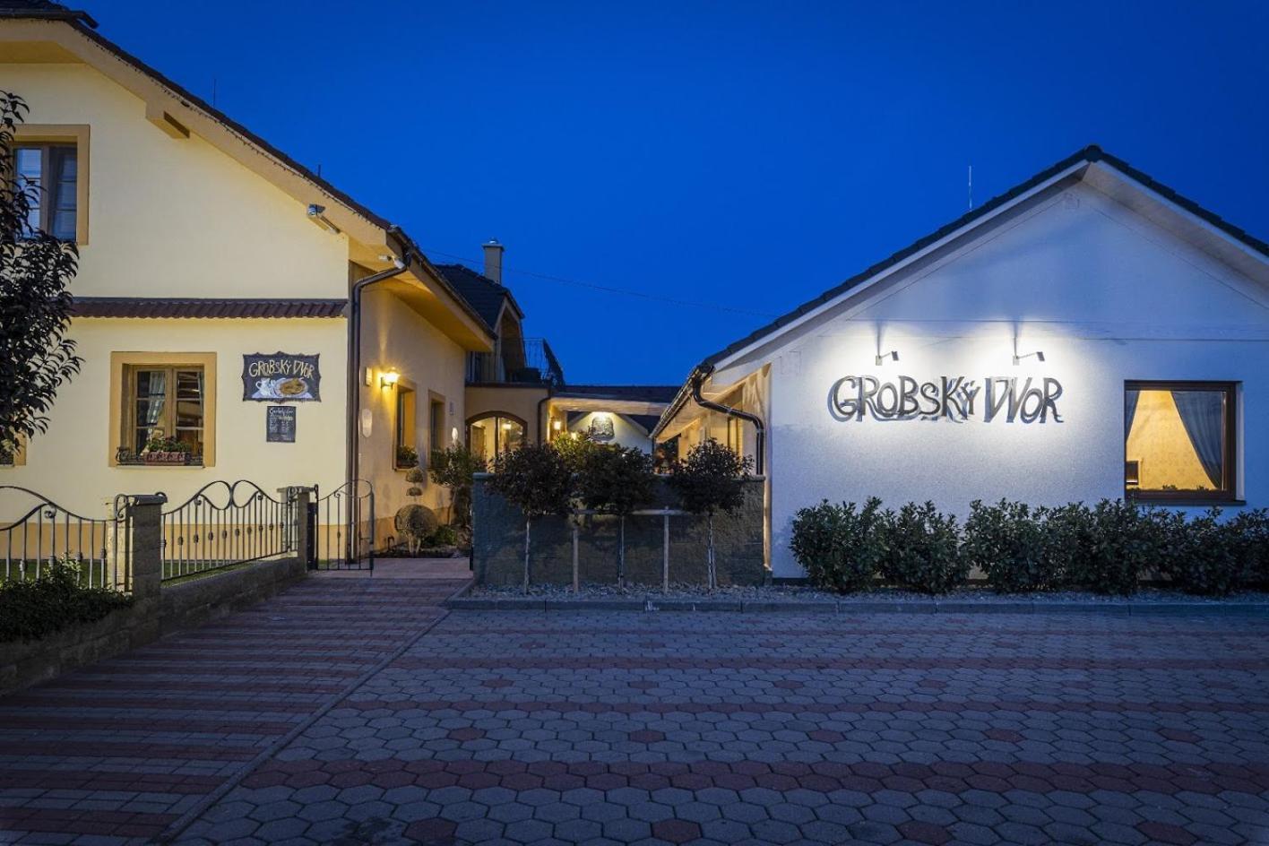 Penzion Grobsky Dvor Slovensky Grob Exterior photo
